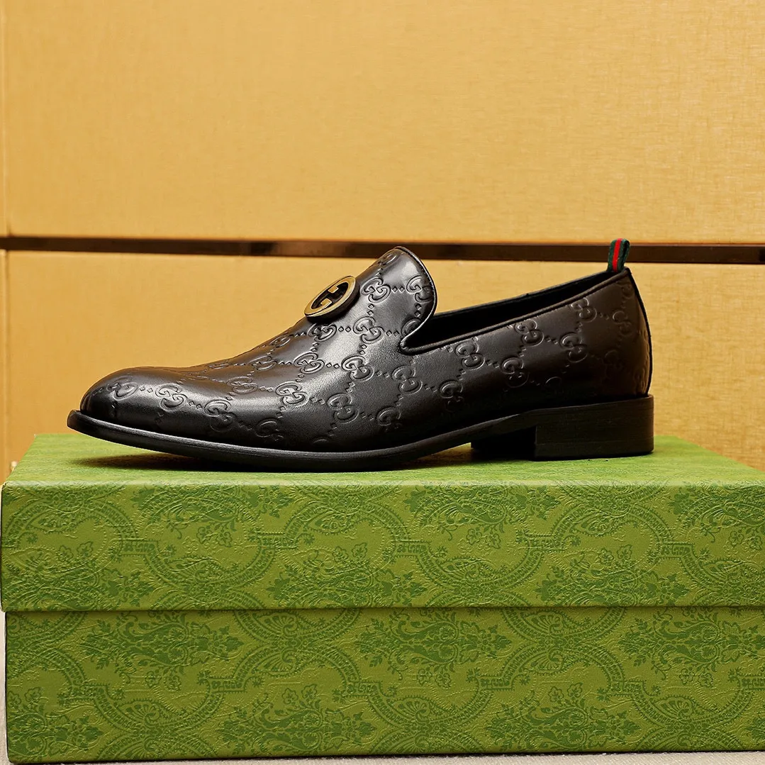Men's shoes 💰400 💐 Product trademark: GUCCI "Gucci" casual leather shoes Regular size: 39-44 (38.45.46🉑️Customized) Product materials: Selected imported first-layer calfskin embossed upper + original hardware buckle, imported 🐑 sheepskin lining. Strong three-dimensional visual effect, combined outsole Color: 1⃣️color optional
